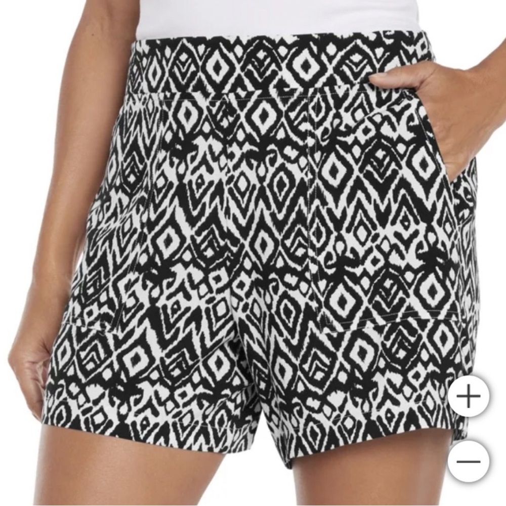 WILDFOX black and white pull on shorts